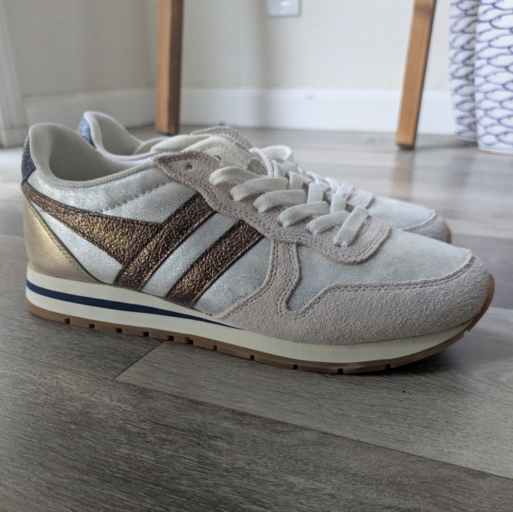 Gola Women's Sneakers in Gold and White - Size 8